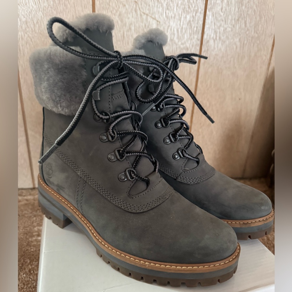 Timberland Heeled, Faux Fur Lace Up Boot 
Size: 9
Color: Gray